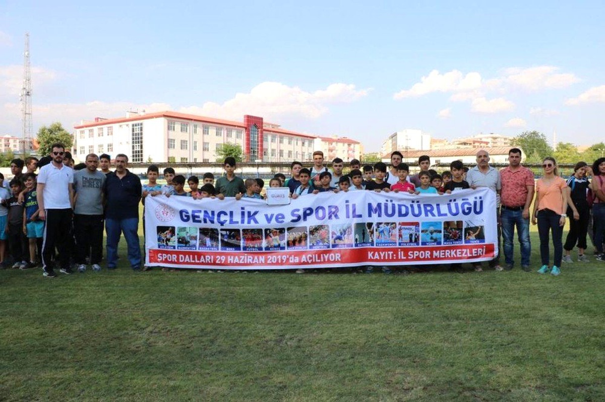 Siirt\'te yaz spor okulları açıldı