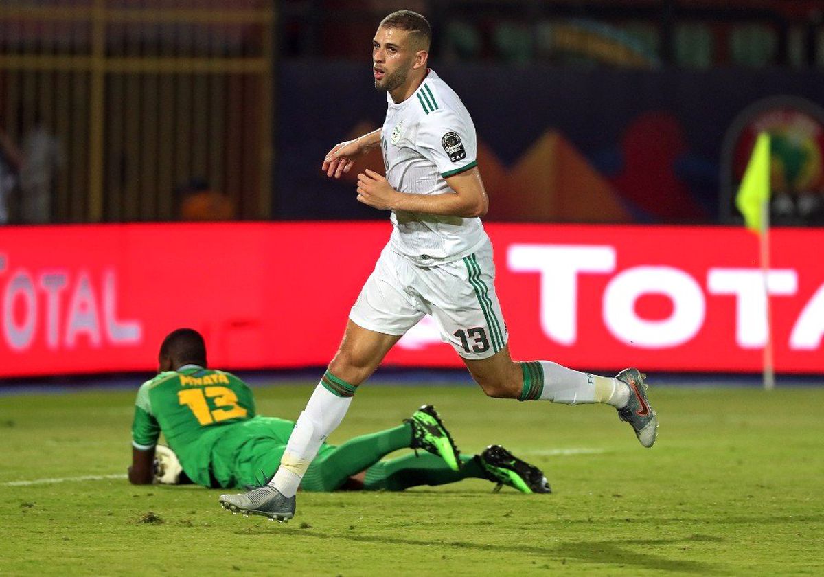 Slimani Cezayir\'i sırtladı