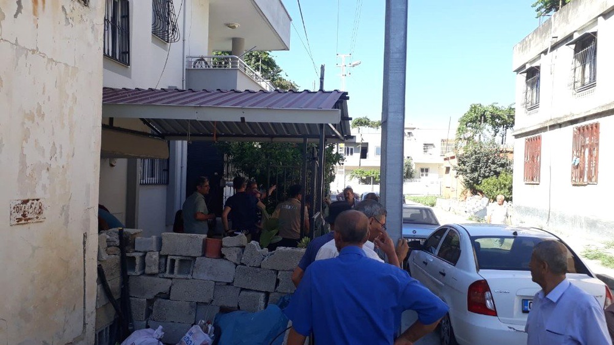 Tarsus\'ta bir kişi av tüfeğini temizlerken kendini vurdu