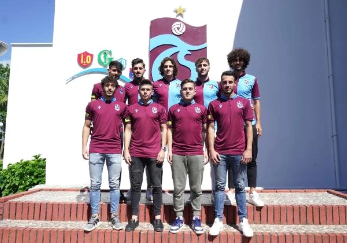 Trabzonspor\'dan 9 futbolcuya imza