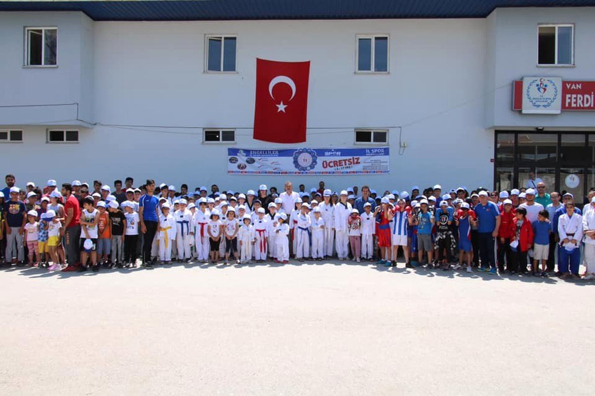 Van\'da \'İl Spor Merkezleri\' açıldı