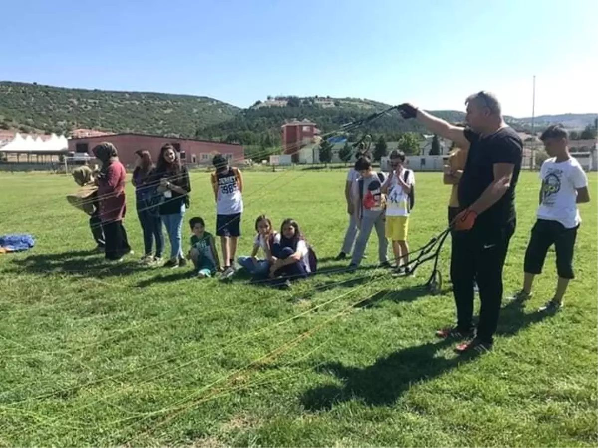 Yamaç paraşütü ile öğrencilere farkındalık eğitimi