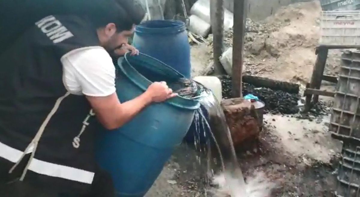 Adana\'da 2 bin litre sahte içki ele geçirildi