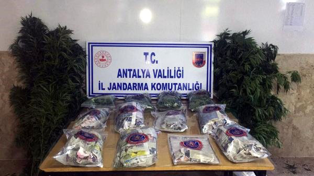Antalya\'da 24 kilo esrar ele geçirildi