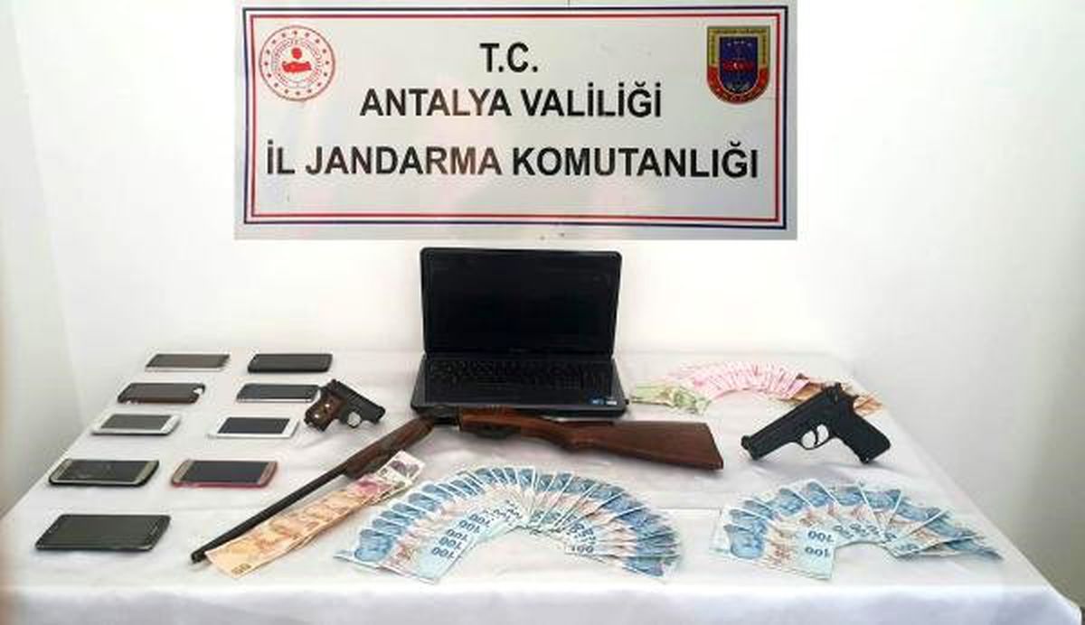 Antalya\'da 9 kişilik dolandırıcı çetesi çökertildi