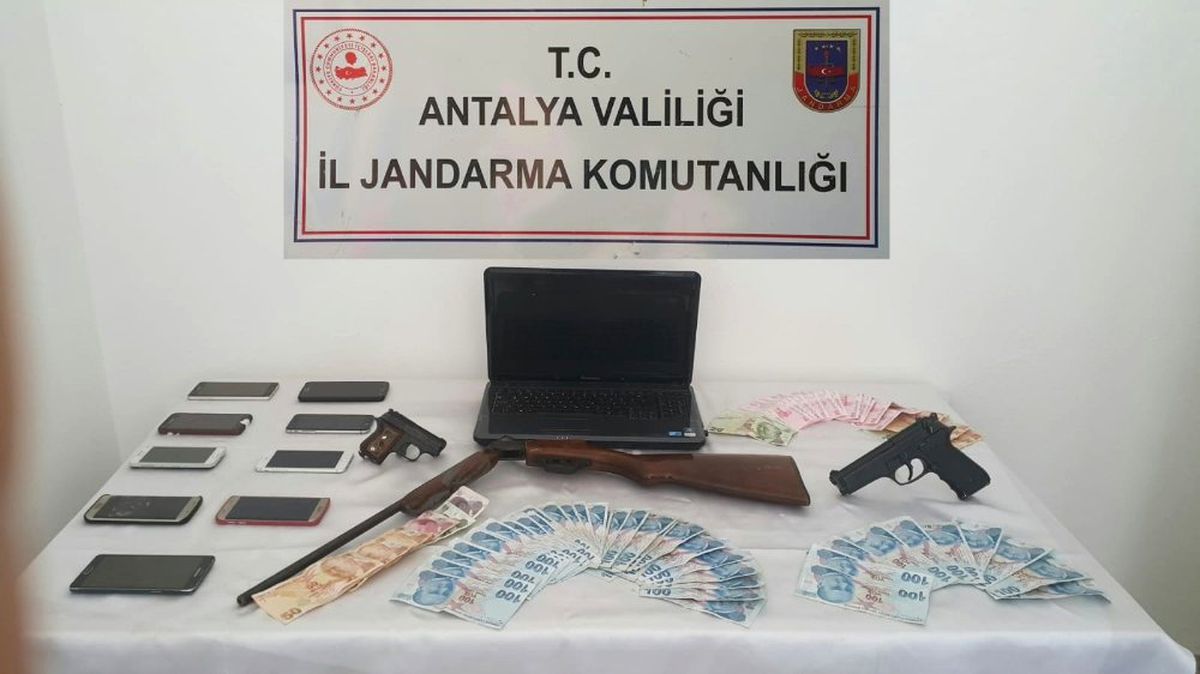 Antalya\'da jandarma suç çetesini çökertti: 9 gözaltı