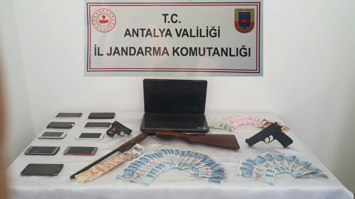 Antalya\'da jandarma suç çetesini çökertti: 9 gözaltı