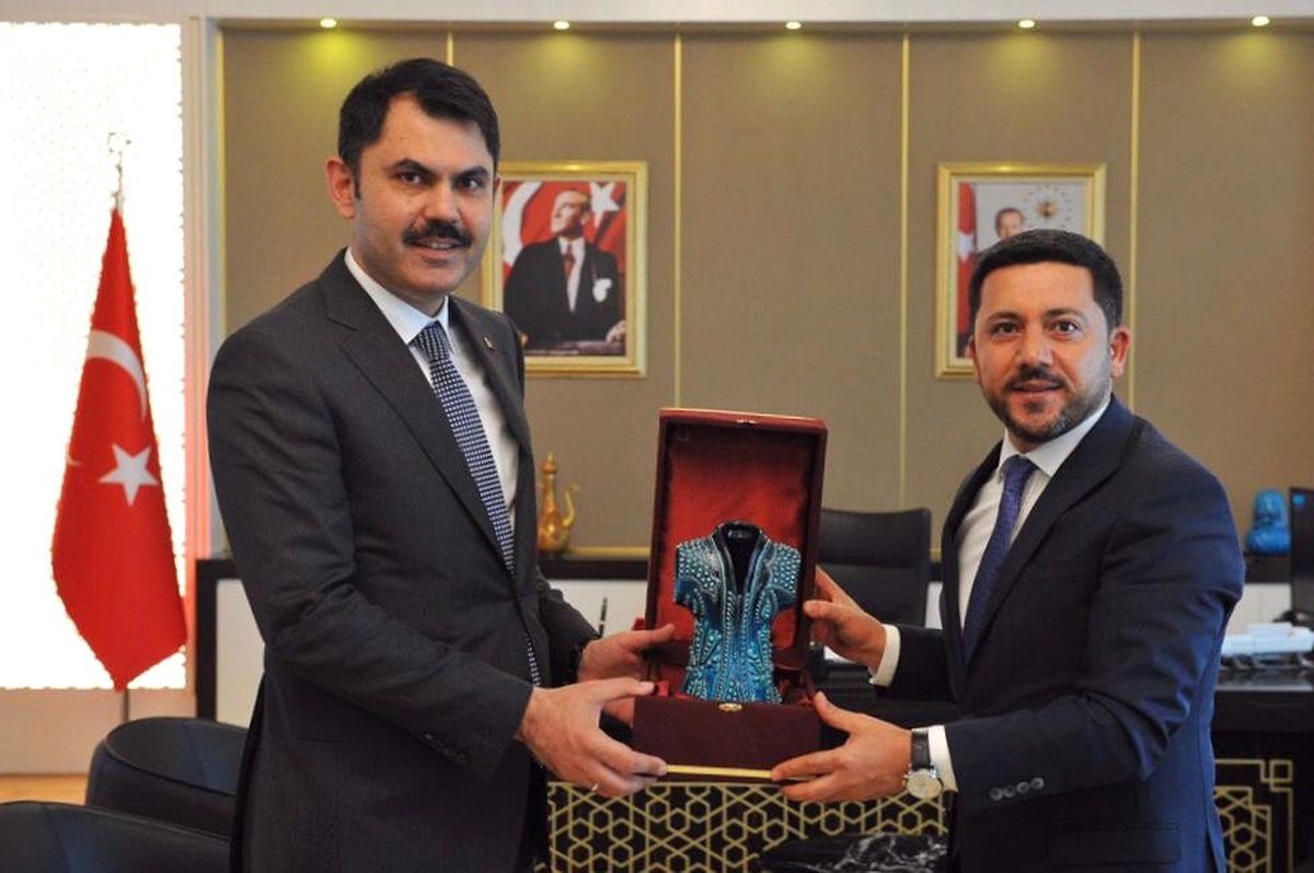 Başkan Arı, kent meydanı ve kentsel dönüşüm projeleri için Bakan Kurum ile görüştü