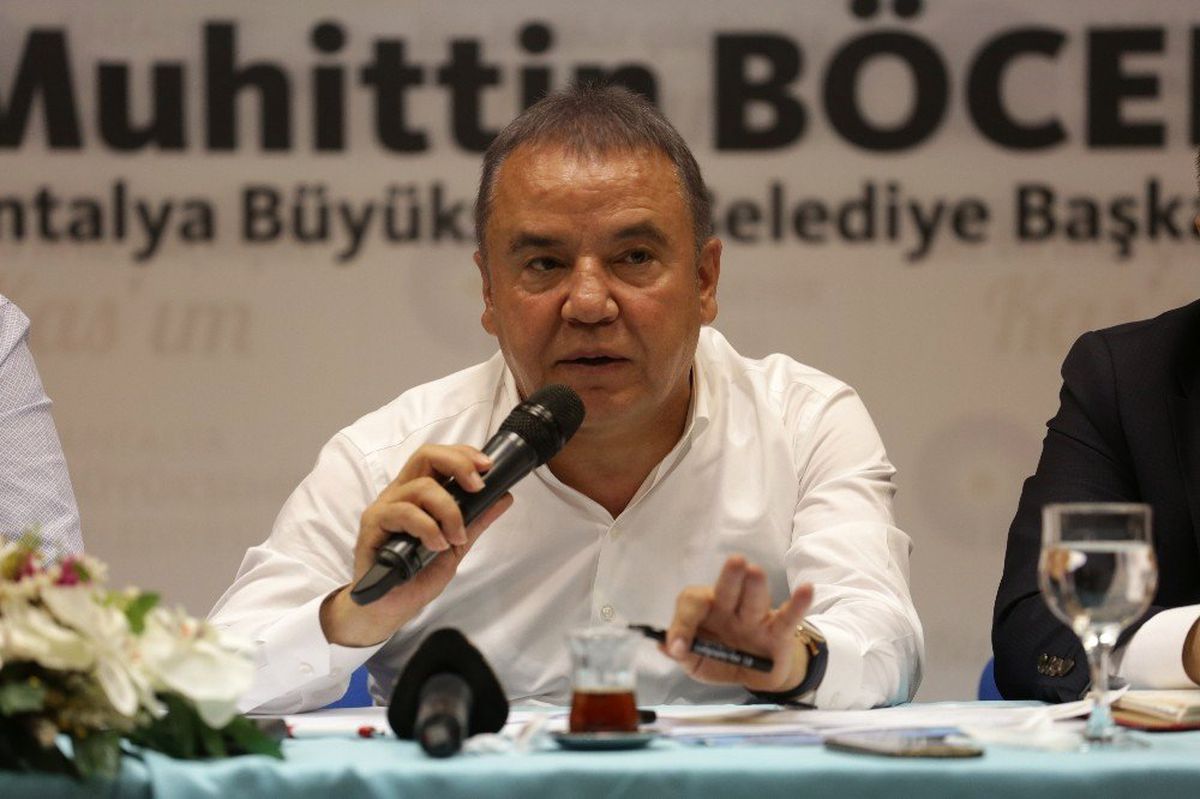 Başkan Böcek Kaş\'ta muhtarların sorunlarını dinledi
