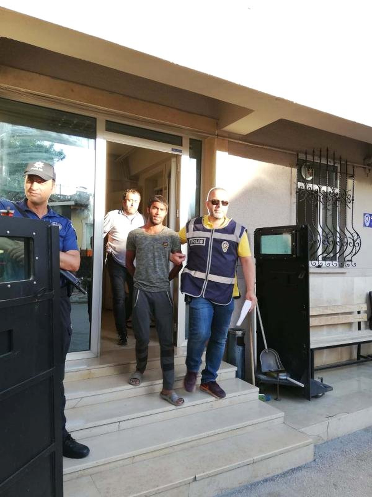 Bebek arabası ve bisiklet hırsızlığına tutuklama