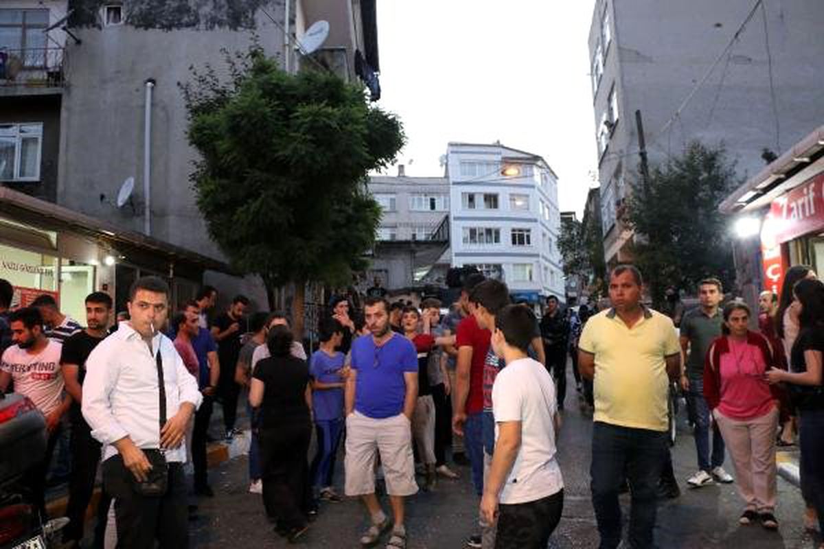 Beyoğlu\'nda çocuğa taciz iddiası mahalleliyi sokağa döktü