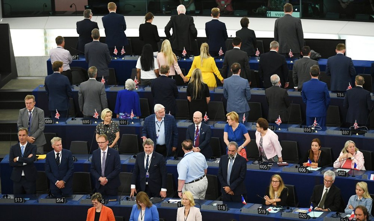Brexit yanlısı İngilizler AB\'ye sırt çevirdi