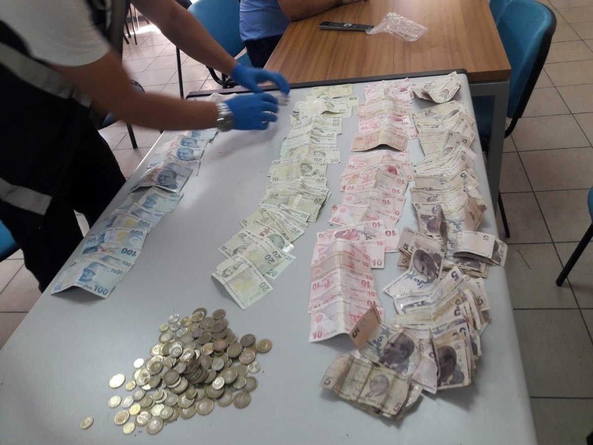 Dilenciden çıkan para zabıtayı bile şoke etti