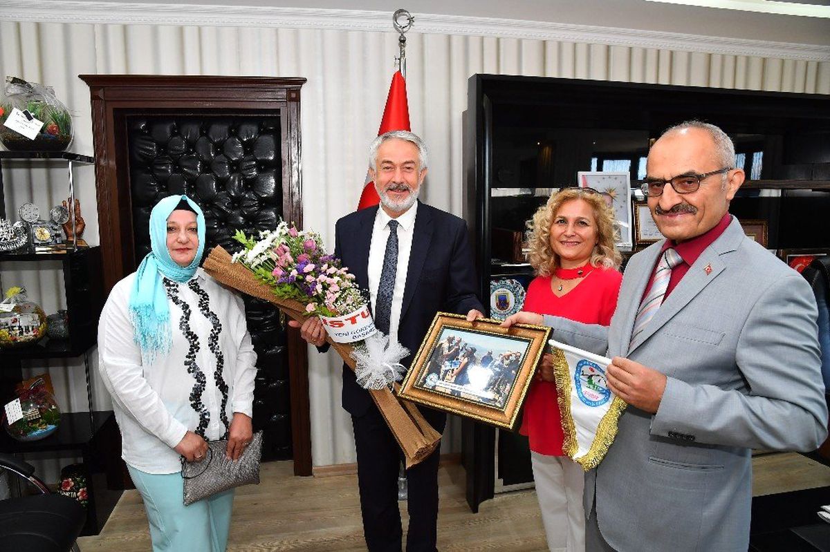 Doğa yürüyüşü arkadaşlarından Başkan Başdeğirmen\'e ziyaret