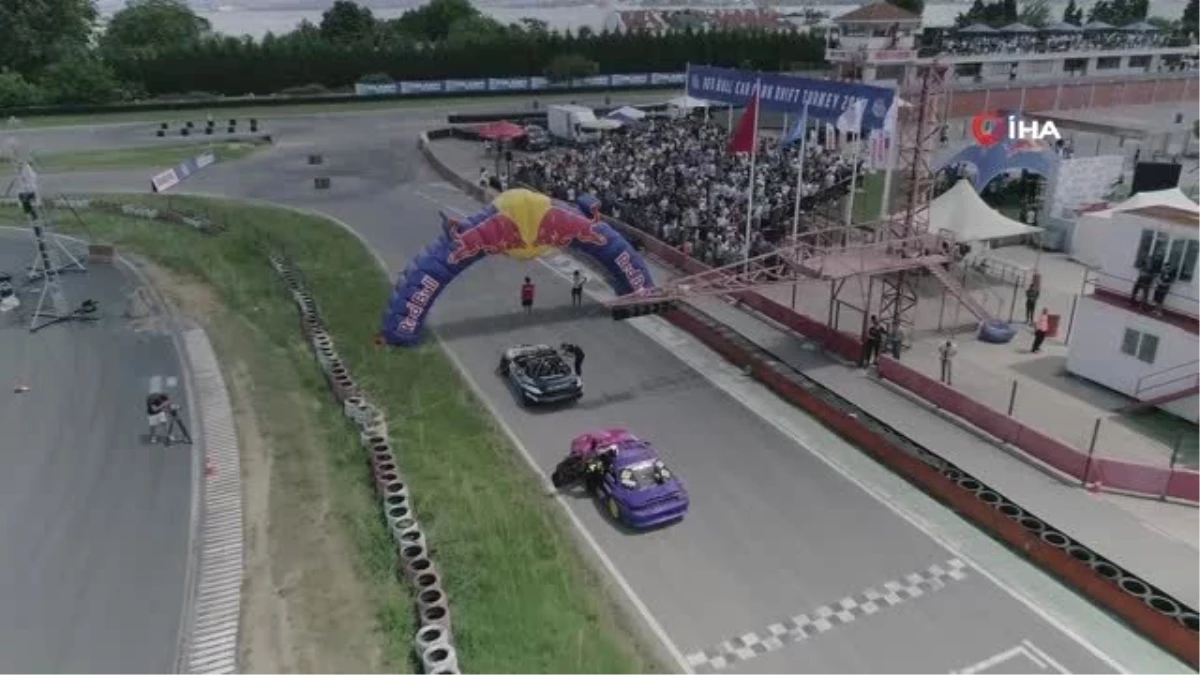 Driftçiler Red Bull Car Park Drift\'te izleyenlere heyecan dolu anlar yaşattı