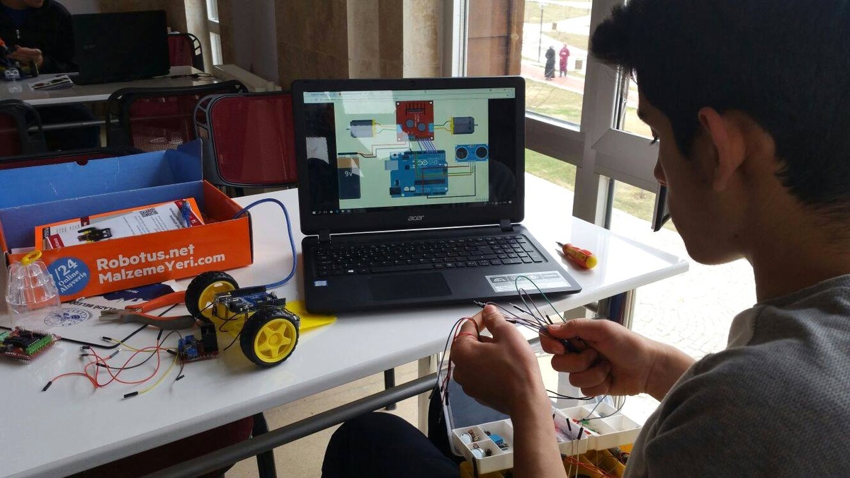 Elazığ Belediyesinden Robotik Eğitim Kursu