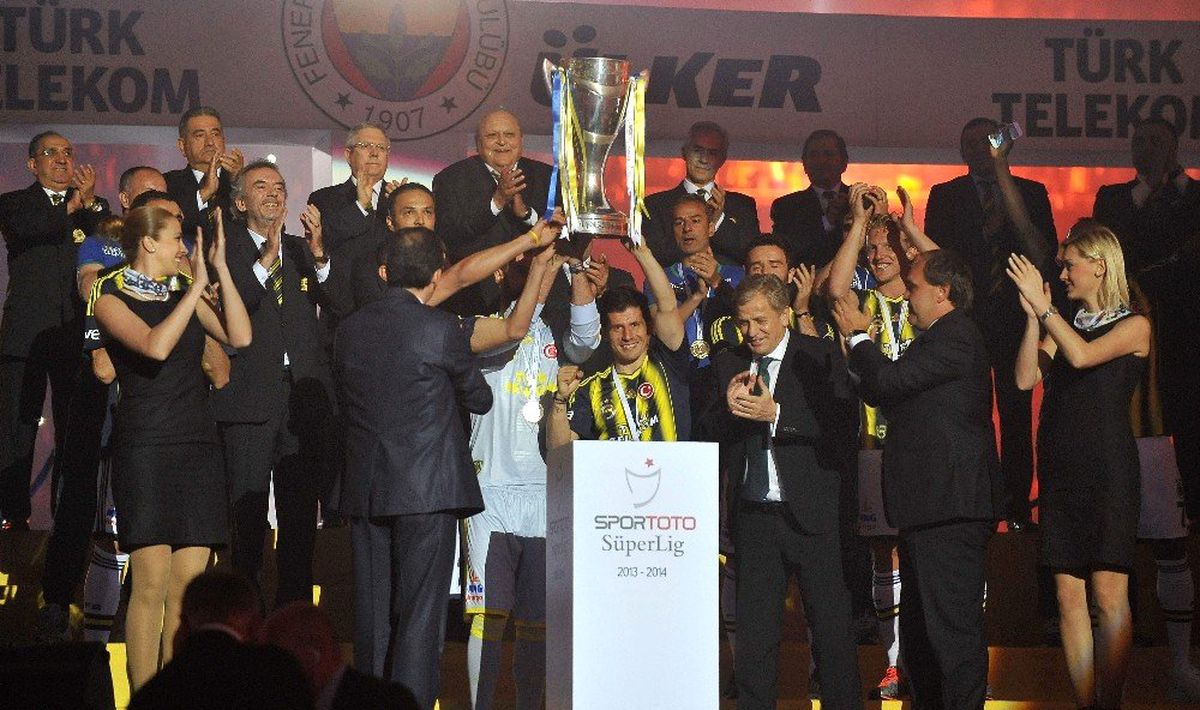 Emre Belözoğlu bin 495 gün sonra Fenerbahçe\'de