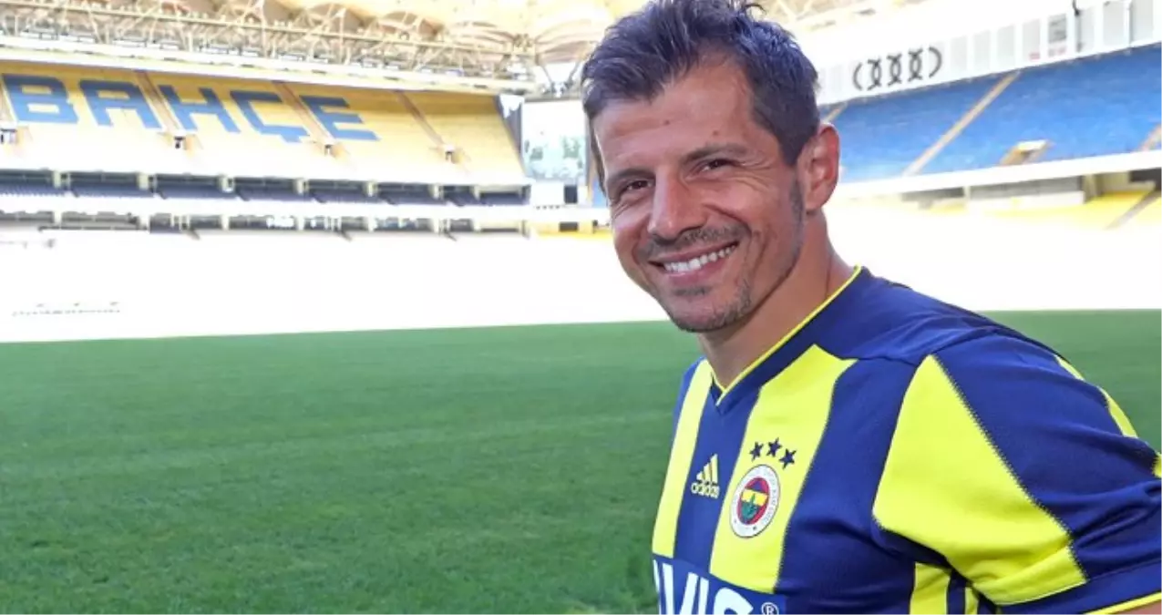 Emre Belözoğlu resmen Fenerbahçe\'de! Formayı giydi
