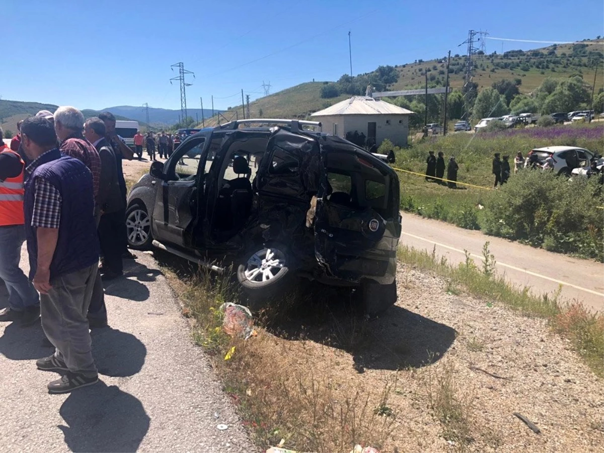 Erzincan\'da feci kaza: 3 ölü, 6 yaralı
