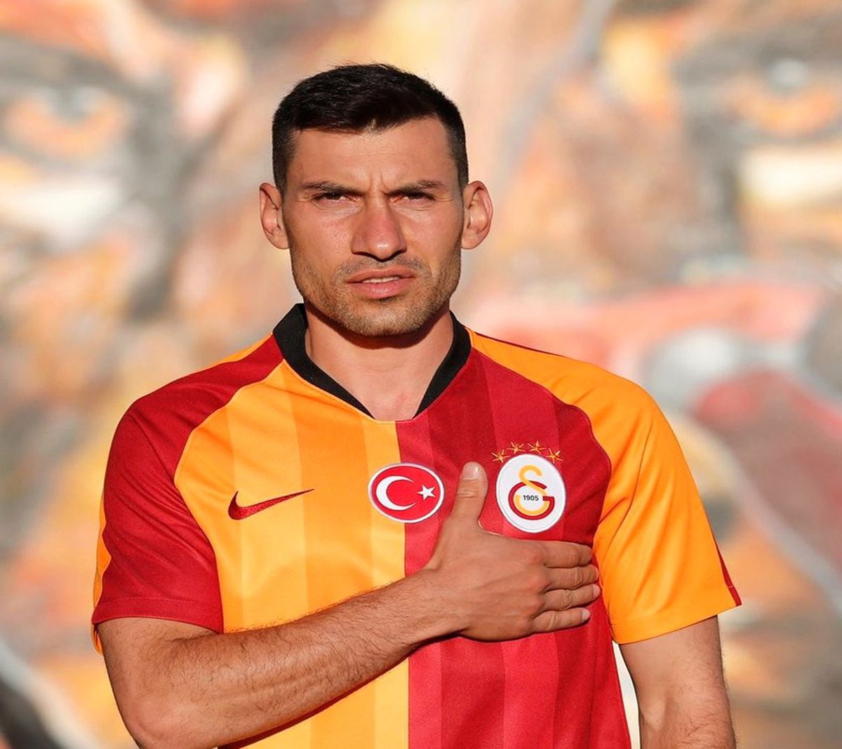Galatasaray, Şener Özbayraklı ile 2 yıllık sözleşme imzaladı