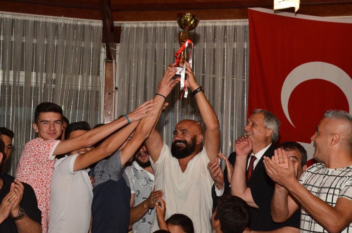 Güneşspor Şampiyonluğunu kutladı
