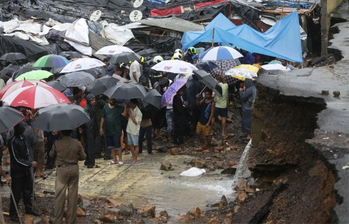 Hindistan\'da yağışlarda ölenlerin sayısı 30\'ü yükseldi