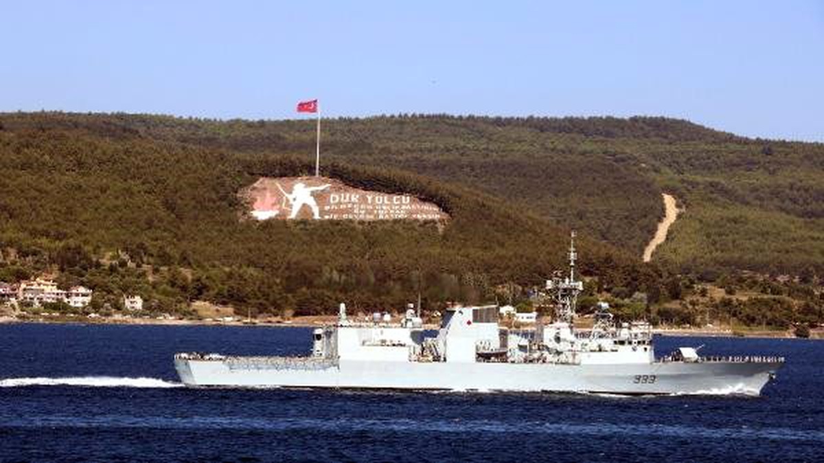 İngiliz ve Kanada fırkateynleri, Çanakkale Boğazı\'ndan geçti