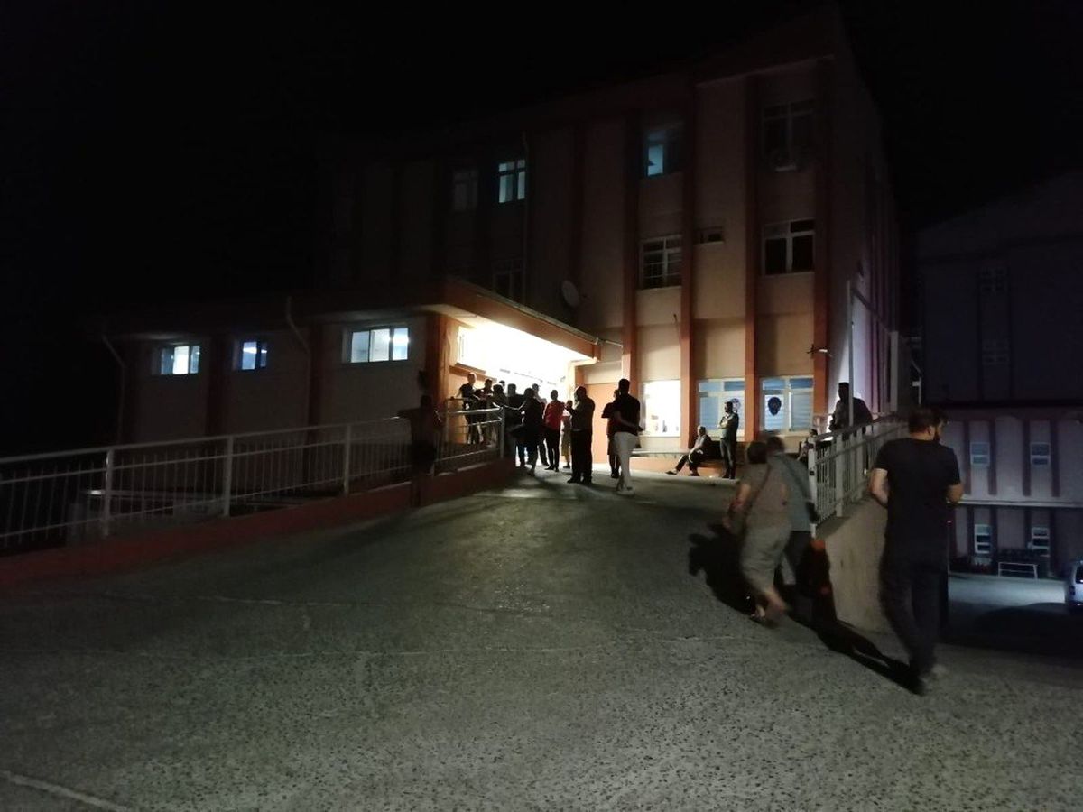 İzmir\'de gemi yangını: 2 ölü, 14 yaralı