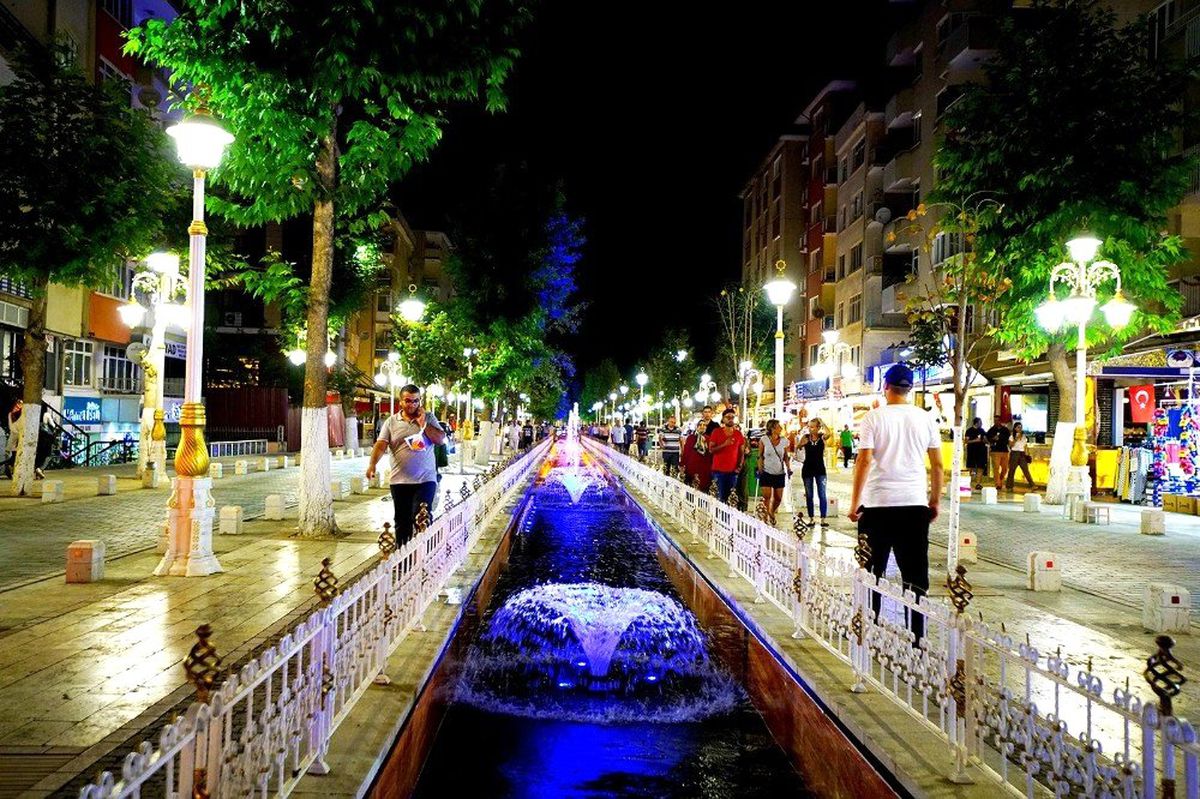 Kanalboyunun tek yönü araç trafiğine kapatılıyor