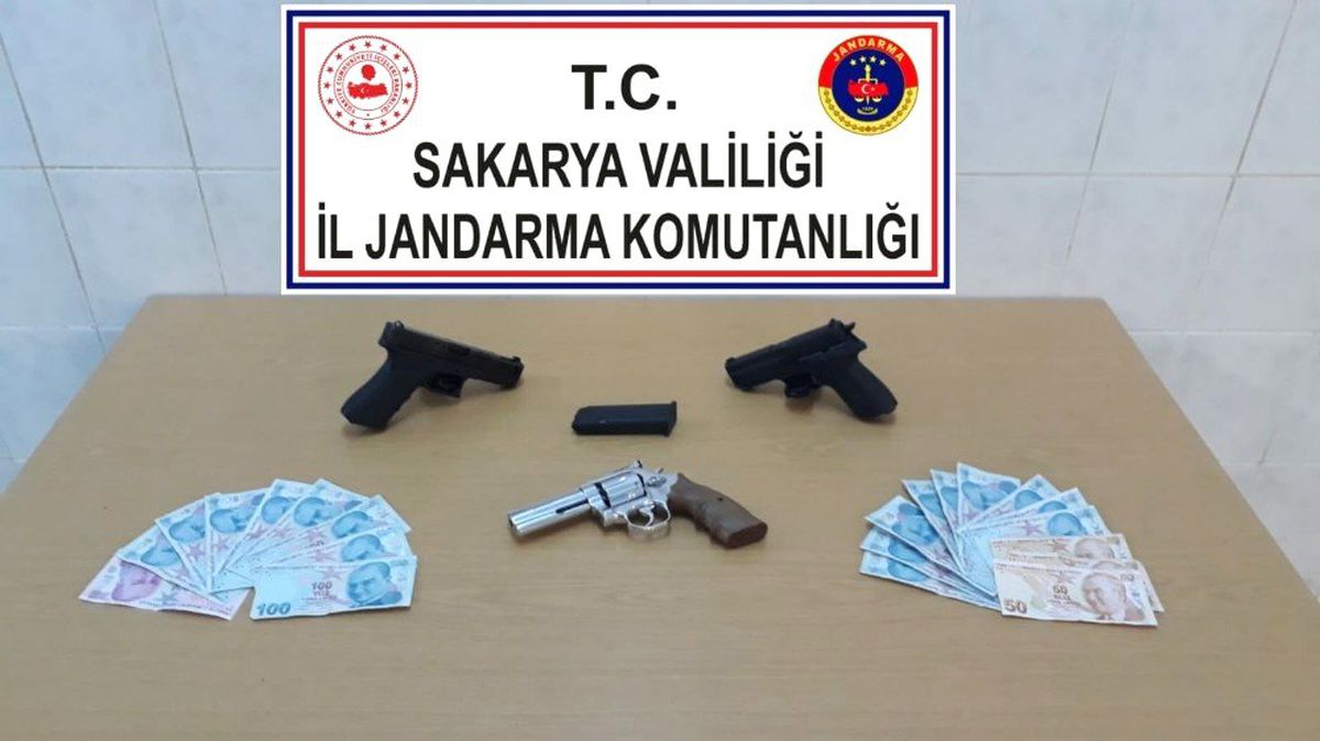 Kaputa gizlenmiş silah ele geçirildi