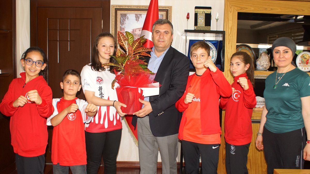 Minik sporculardan Başkan Demirbaş\'ı ziyaret