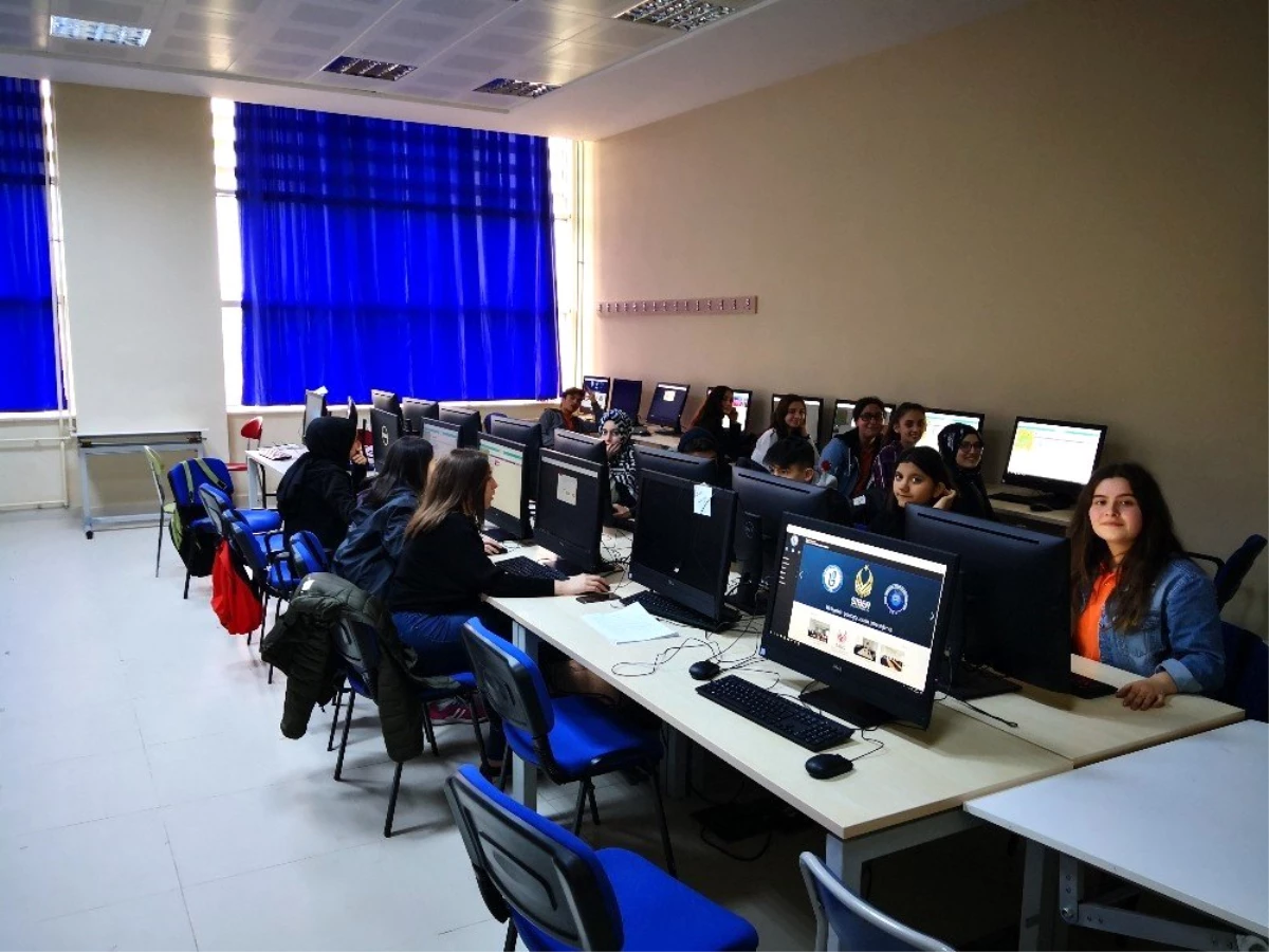 Ortaokul ve Lise Öğrencilerine "Siber Güvenlik ve Kodlama" Eğitimi verildi