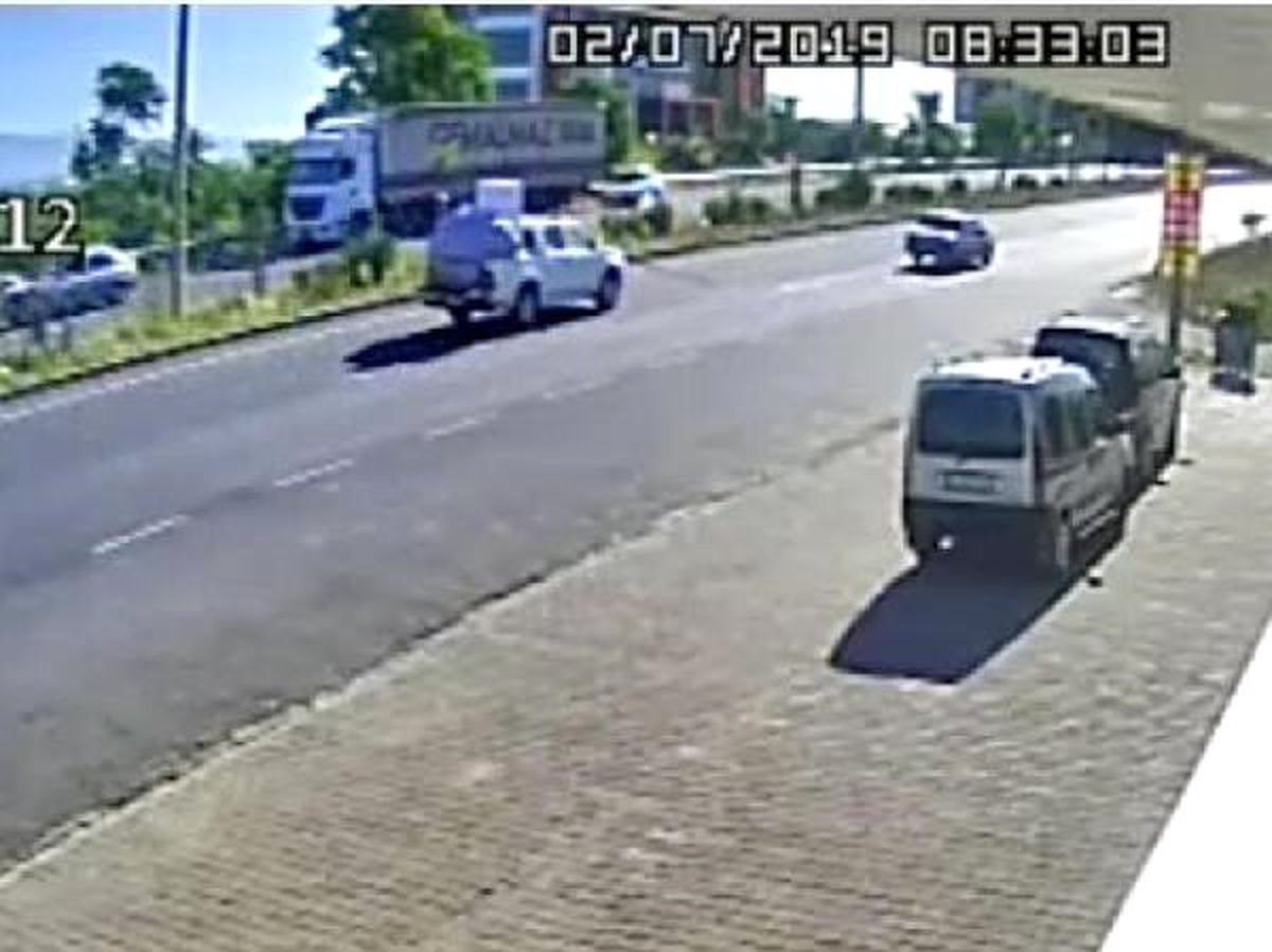Otomobil, TIR\'a çarptı; aynı aileden 4 kişi öldü, 1 yaralı (5)