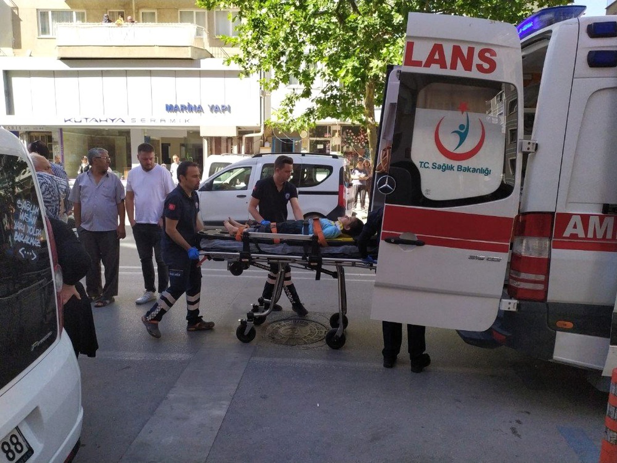 Otomobilin çarptığı küçük kız yaralandı
