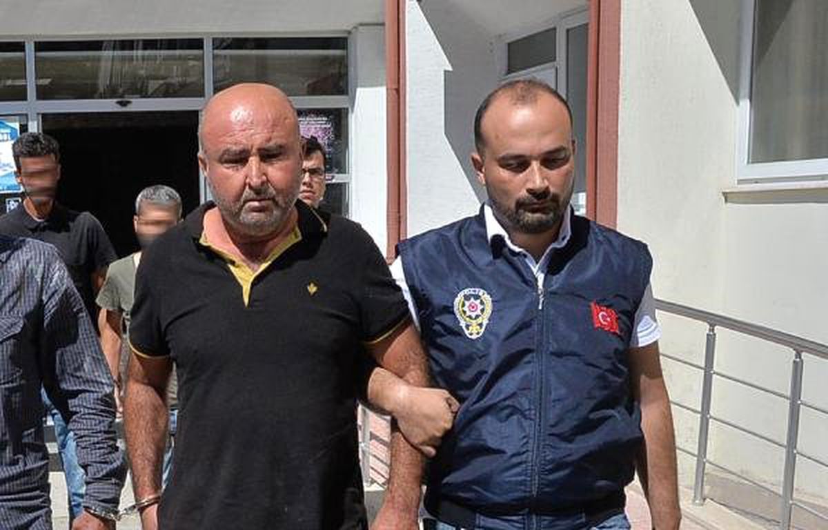 Sokak ortasında boşandığı kadını öldüren şüpheli, tutuklandı