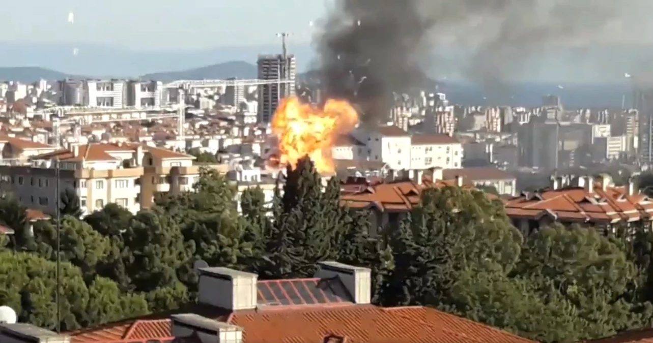 Üsküdar\'da 5 katlı bir binada çıkan yangın sonrası patlama meydana geldi