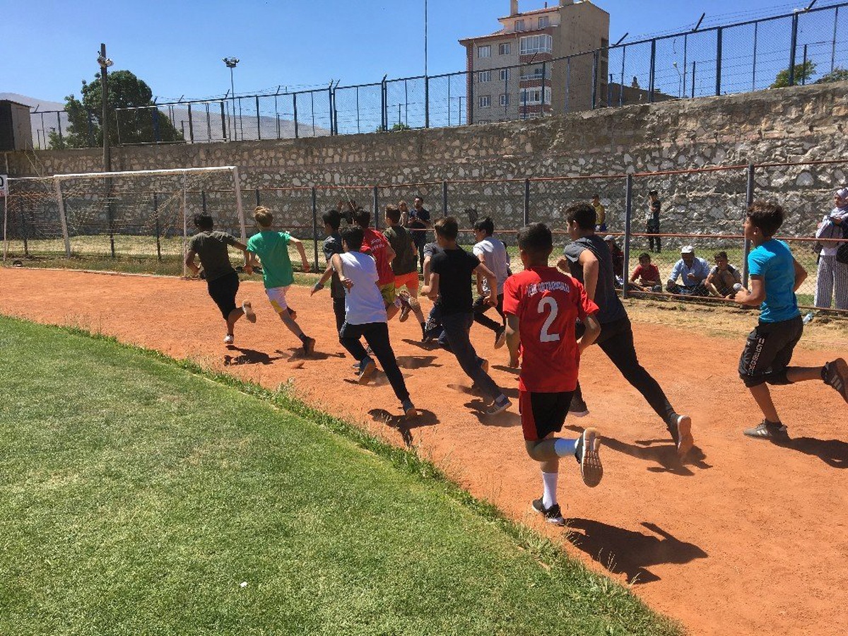 Spor Lisesine girmek için koştular