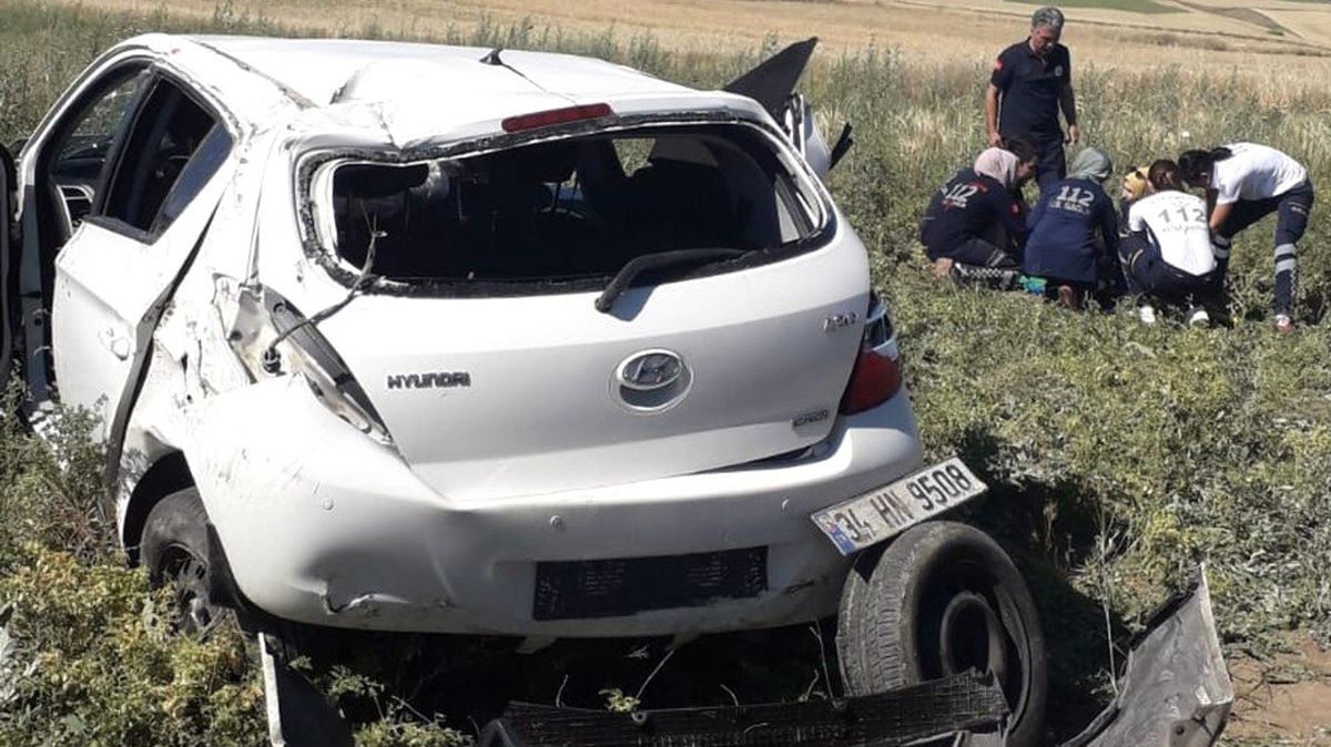 Trafik kazasında 5 kişilik aile ölümden döndü