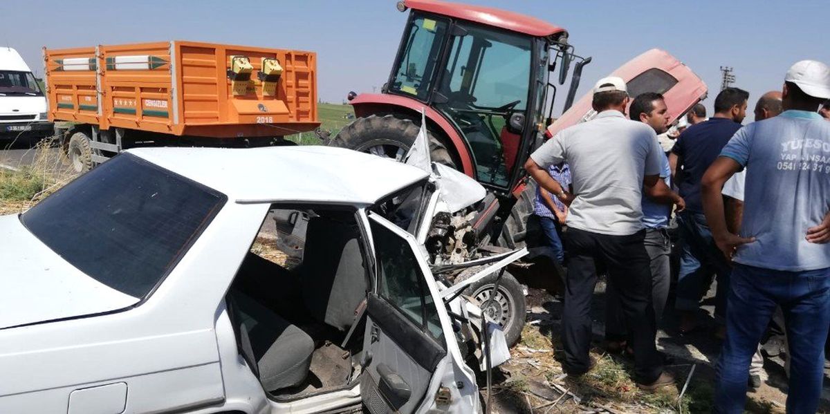 Traktör ile otomobil çarpıştı: 1 ölü