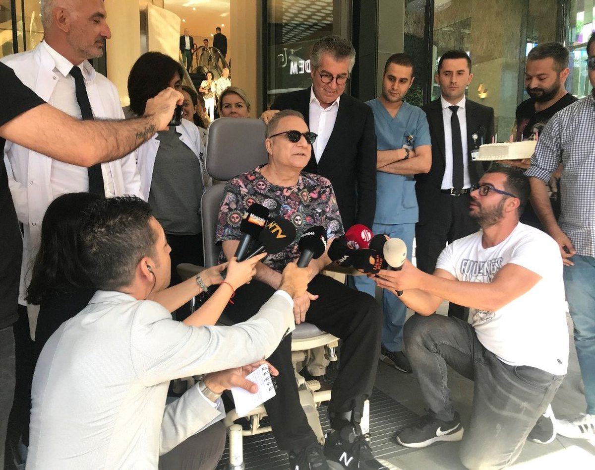 Ünlü şovmen Mehmet Ali Erbil taburcu oldu