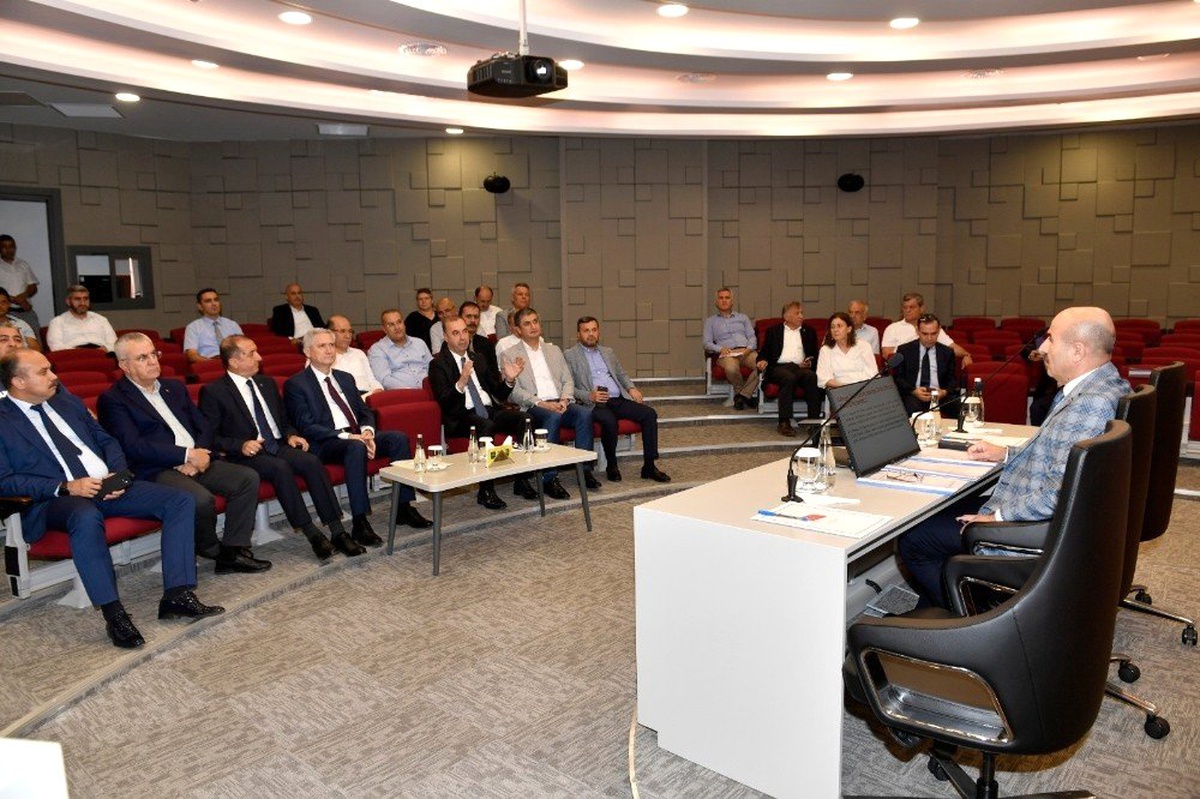 Vali Demirtaş: "Adanalıları, 15 Temmuz\'da Merkez Park\'a davet ediyorum"