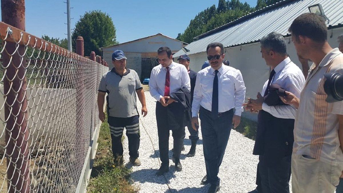 Vali Şentürk ipek böceği çiftliğini gezdi