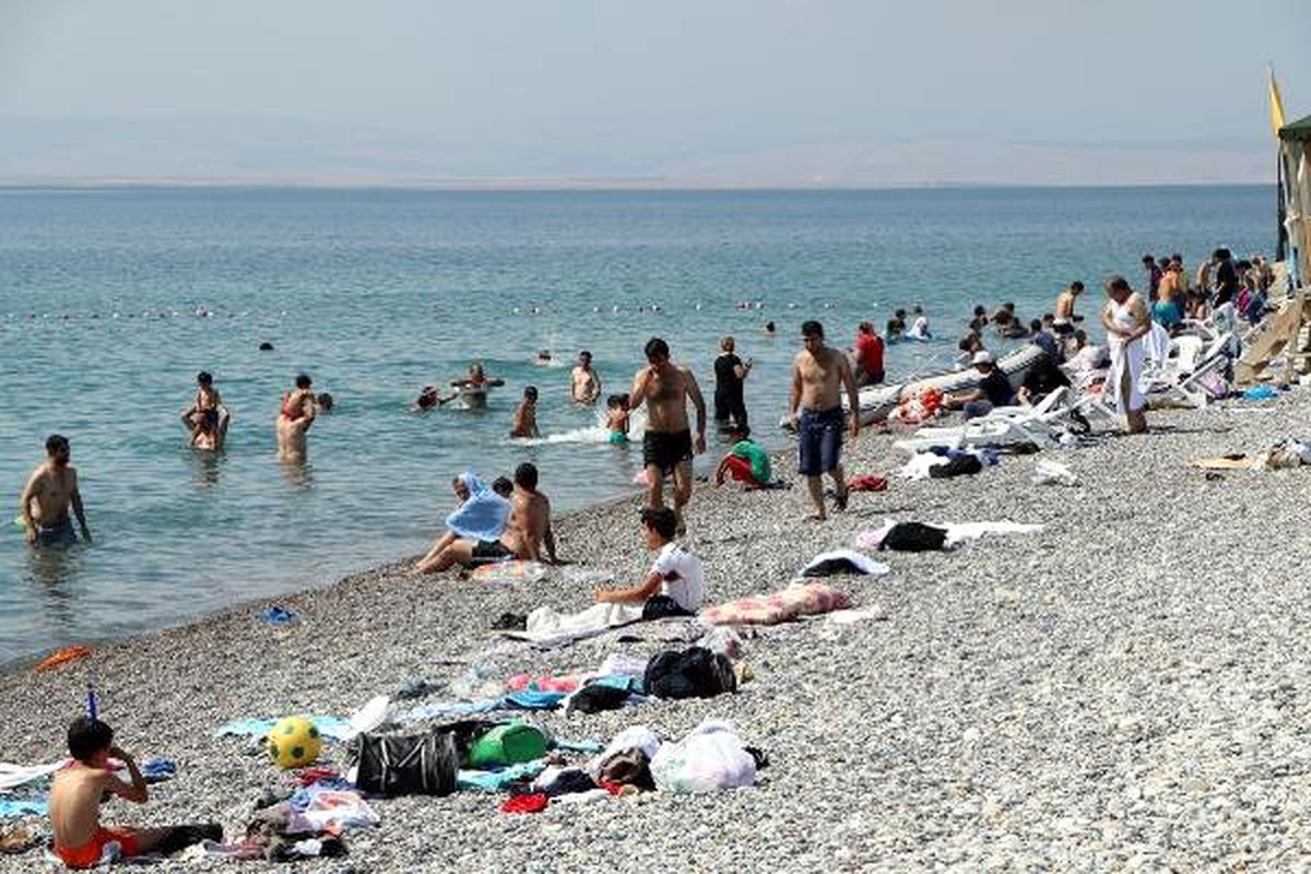 Van Gölü sahilleri şenlendi