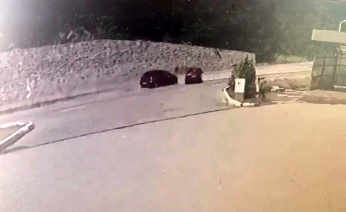 1\'i ağır 5 kişinin yaralandığı kaza güvenlik kameralarına yansıdı