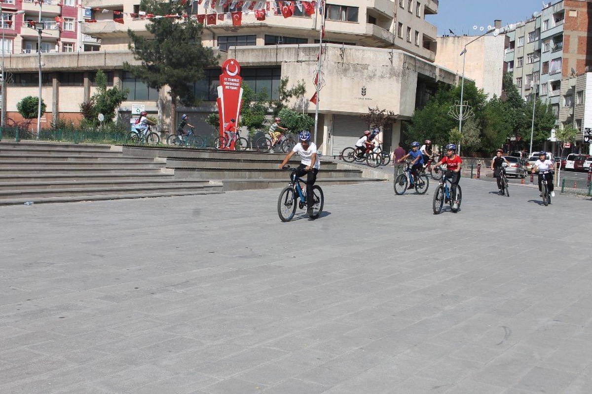 40 bisikletli bisiklet kültürünü yaymak için pedal çevirdi