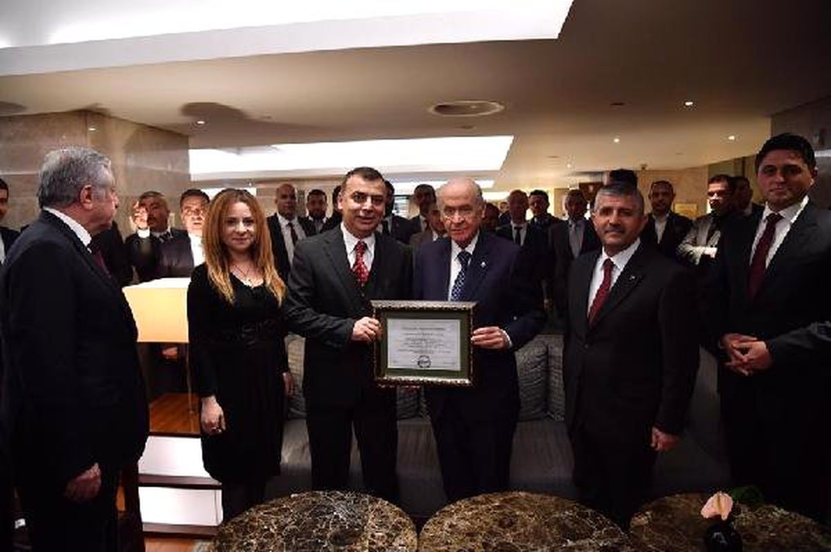 Akademisyen kardeşlerden \'Lider: Devlet Bahçeli\' kitabı