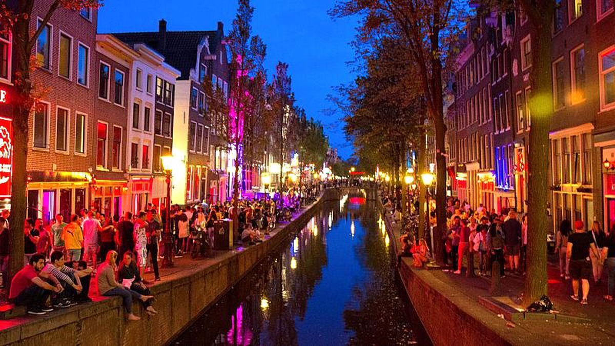 Amsterdam\'ın ilk kadın belediye başkanından genelev planı: Vitrin uygulaması kalkıyor