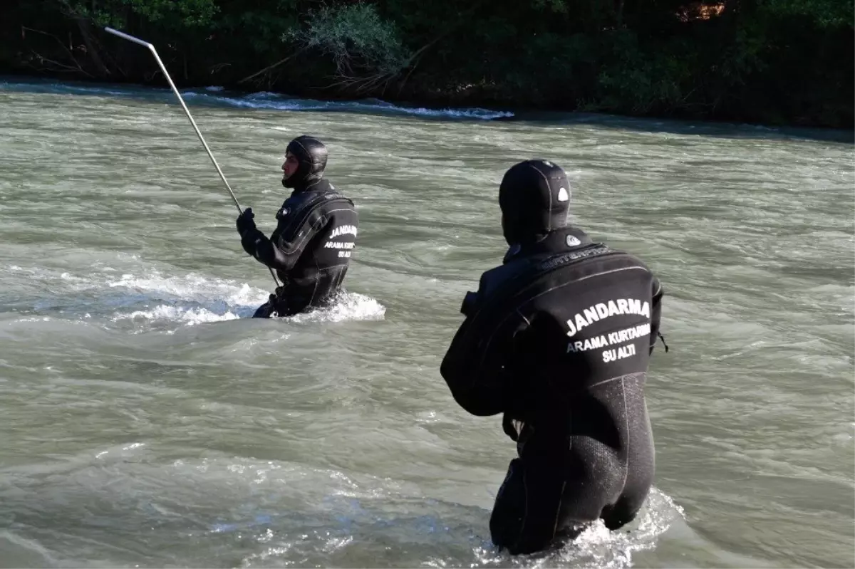 Bagaj kapağının çarpması ile nehre düşen gencin cansız bedenine ulaşıldı