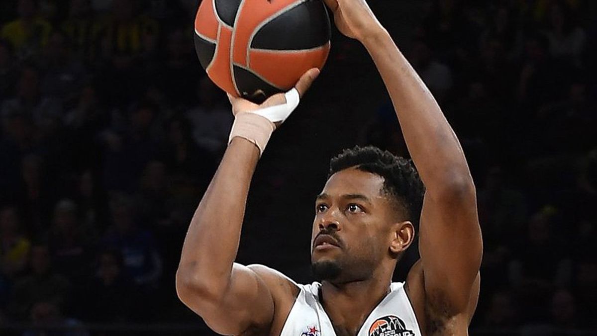 Barcelona, Cory Higgins\'i transfer etti