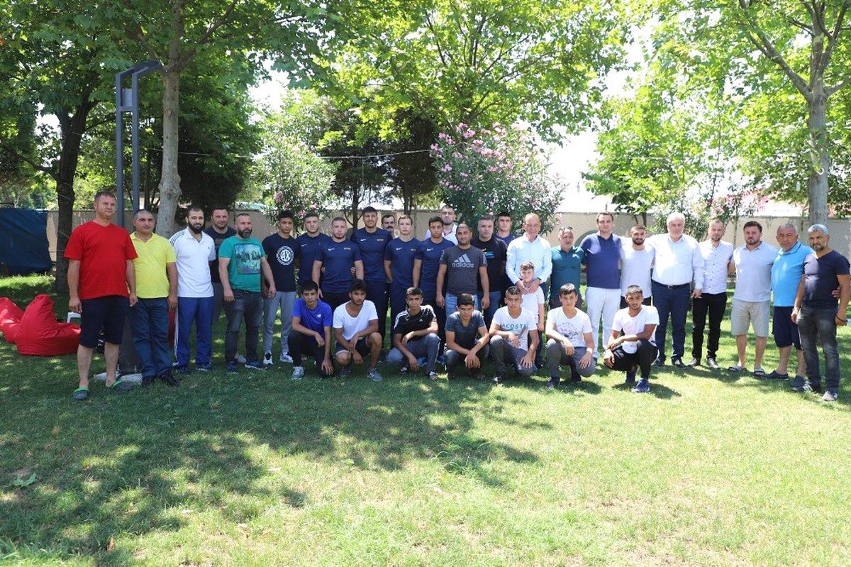 Başkan Akın güreşçileri Kırkpınar\'a uğurladı